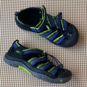 Keen Newport H2 blue/green/black water shoes.
Big Kids size 4